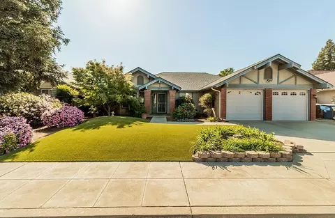 8035 N 8th St, Fresno, CA 93720