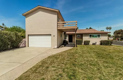 1597 Stanford Cir, Clovis, CA 93611