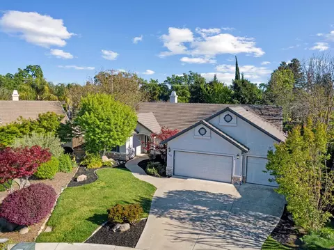 523 W Country Ct, Visalia, CA 93277