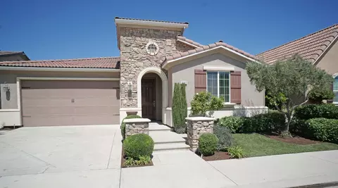 3165 Roberts Ave, Clovis, CA 93619