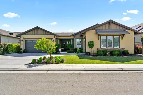 614 Crescent Ln, Madera, CA 93636