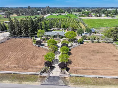 5877 N Indianola Ave, Clovis, CA 93619