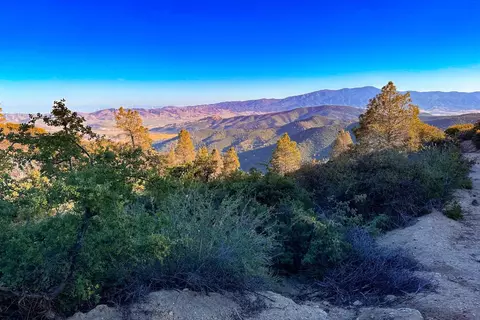 1 Montclaire Rd, Tehachapi, TX 78502