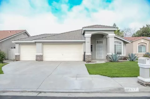 7437 N Lola Ave, Fresno, CA 93722