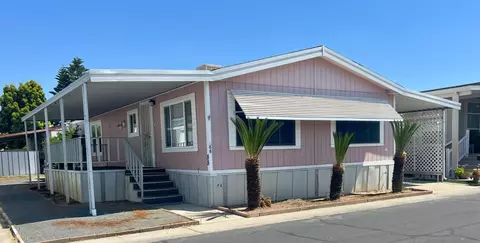 581 N Crawford Ave #88, Dinuba, CA 93618
