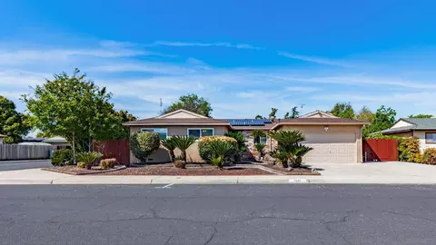 1541 Rall Ave, Clovis, CA 93611