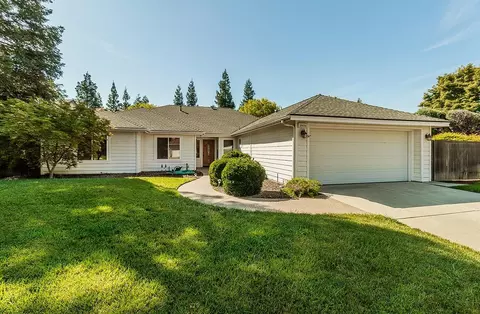 10694 N Coronado Cir, Fresno, CA 93730