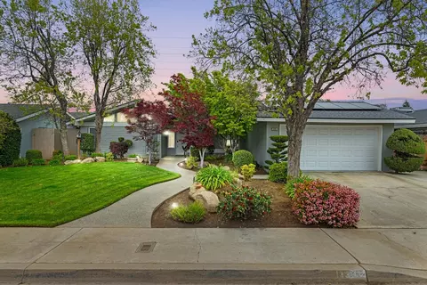 1881 Escalon Ave, Clovis, CA 93611