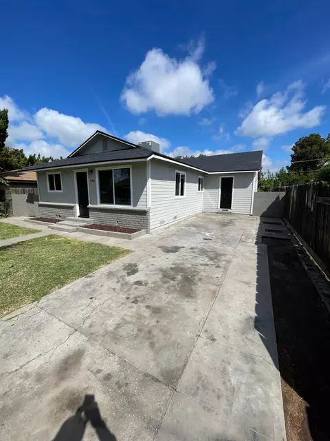 548 E August Ave, Reedley, CA 93654