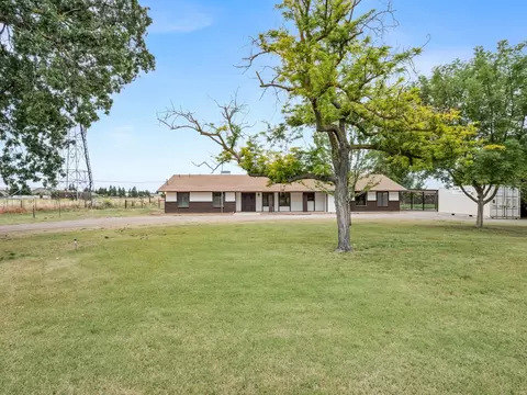 6241 N Locan Ave, Clovis, CA 93619