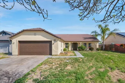 1360 Chamberlain Ave, Los Banos, CA 93635