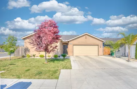 8483 17th Ave, Parlier, CA 93648