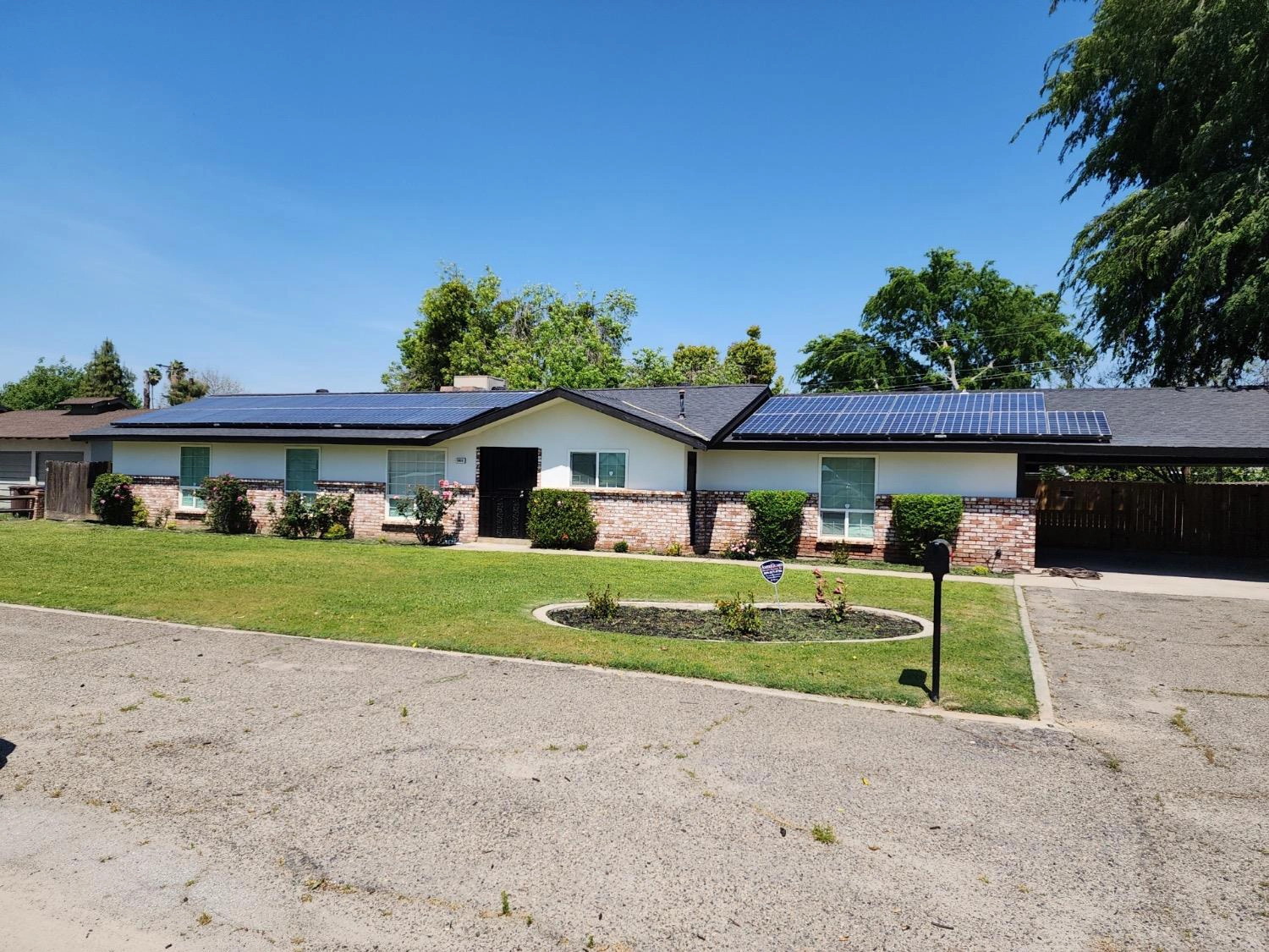 5651 E Kaviland Ave, Fresno, CA 93727 | 26 Photos - Movoto