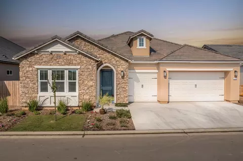 2130 N Perry Ln, Clovis, CA 93619