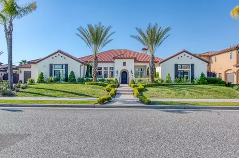 2061 E Sawgrass Ave, Fresno, CA 93730