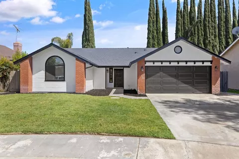 834 S Bollinger Ct, Visalia, CA 93277