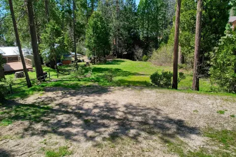 1 Dogwood Creek Dr, Bass Lake, CA 93604