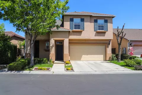 3698 W Persimmon Ln, Fresno, CA 93711