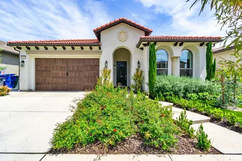 2812 N Burl Ave, Fresno, CA 93727
