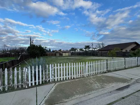2450 Shaft St, Selma, CA 93662