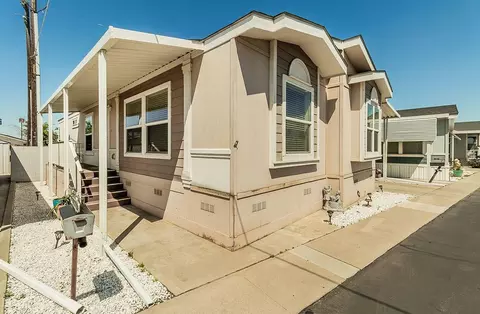 1551 6th Avenue Dr #21, Kingsburg, CA 93631