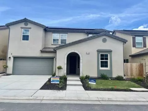 1187 Pioneer Dr W, Madera, CA 93636