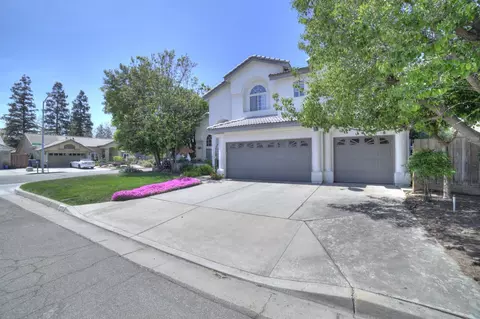 8529 N John Albert Ave, Fresno, CA 93720