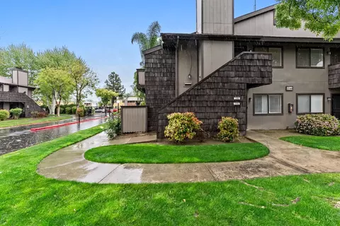 1190 S Winery Ave #295, Fresno, CA 93727