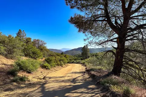 1 Bronsbury Rd, Tehachapi, CA 93561