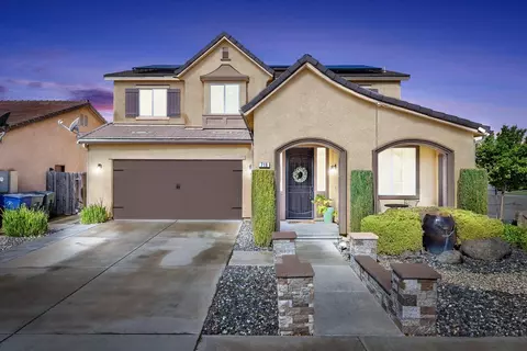 716 Maine Ave, Clovis, CA 93619