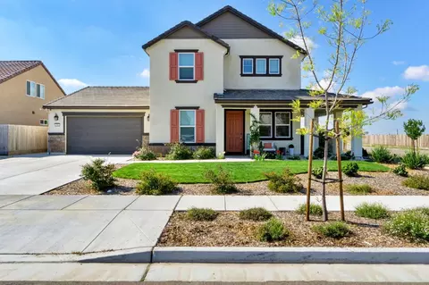 704 Howard St, Kingsburg, CA 93631