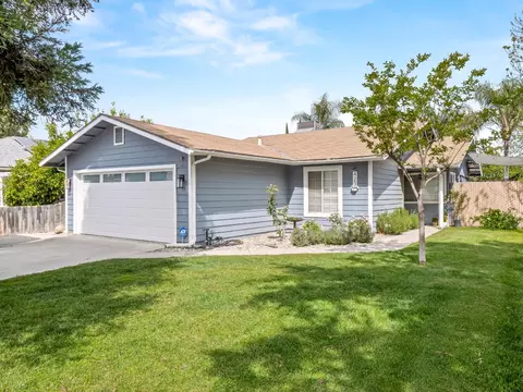 423 Cherry Ln, Clovis, CA 93612