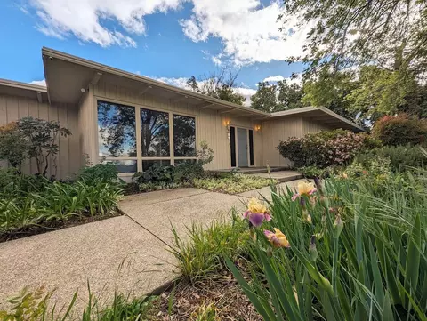 8317 E Herndon Ave, Clovis, CA 93619