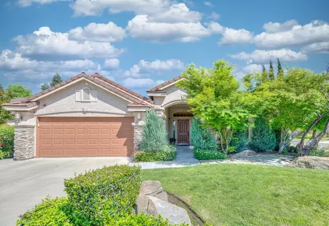 2984 E Cromwell Ave, Fresno, CA 93720