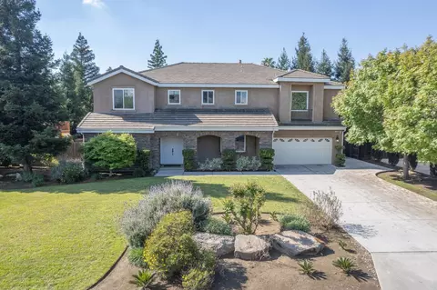 2528 Rall Ave, Clovis, CA 93611