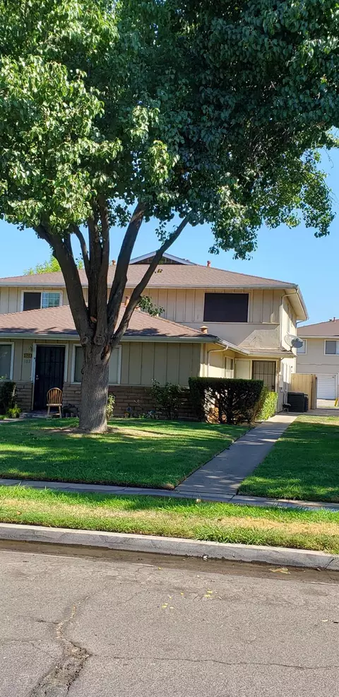 2712 W Fairmont Ave #101, Fresno, CA 93705