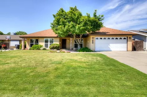 3016 W Beech Ave, Visalia, CA 93277