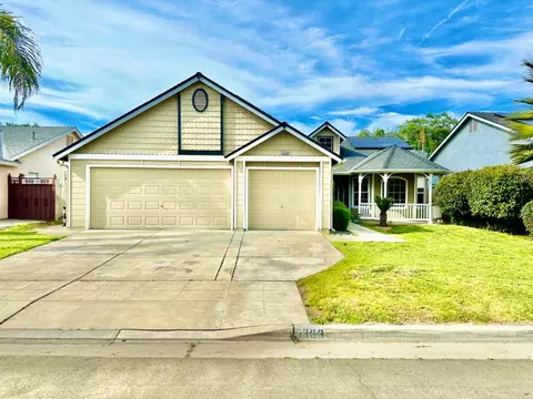 5368 W Saginaw Way, Fresno, CA 93722