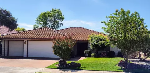 2500 Beechwood Way, Madera, CA 93637