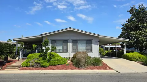 1300 W Olson Ave #172, Reedley, CA 93654