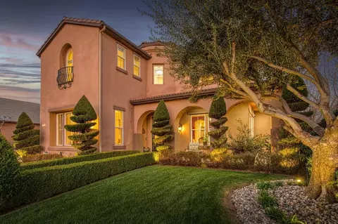 1807 N Dara Ave, Clovis, CA 93619