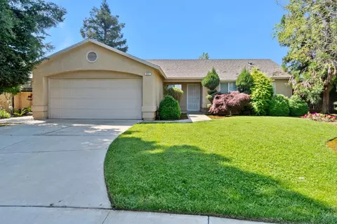 551 4th St, Sanger, CA 93657