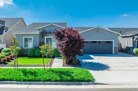 2359 W Andrew Ln, Hanford, CA 93230