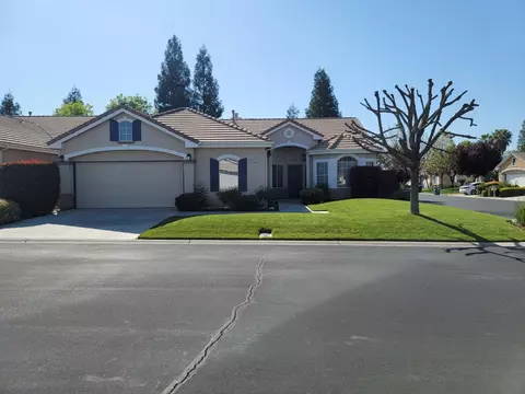 4911 N Crystal Springs Ct, Clovis, CA 93619