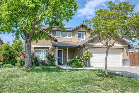 3254 Megan Ave, Clovis, CA 93611