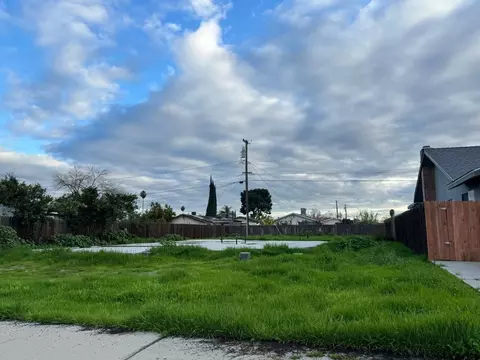 2163 Nebraska Ave, Selma, CA 93662