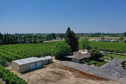 4045 Ave 410, Dinuba, CA 93618
