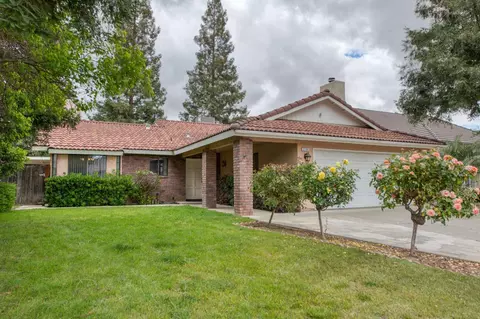 2194 E Shea Dr, Fresno, CA 93720