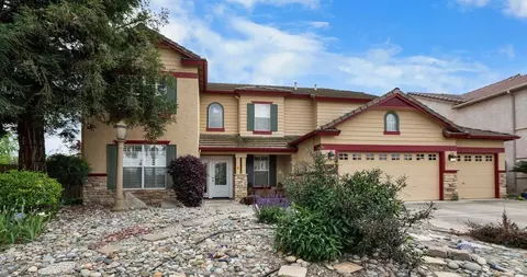 5705 W Country Ave, Visalia, CA 93277