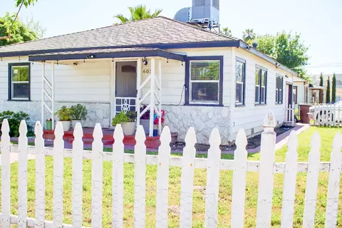 603 K St, Sanger, CA 93657